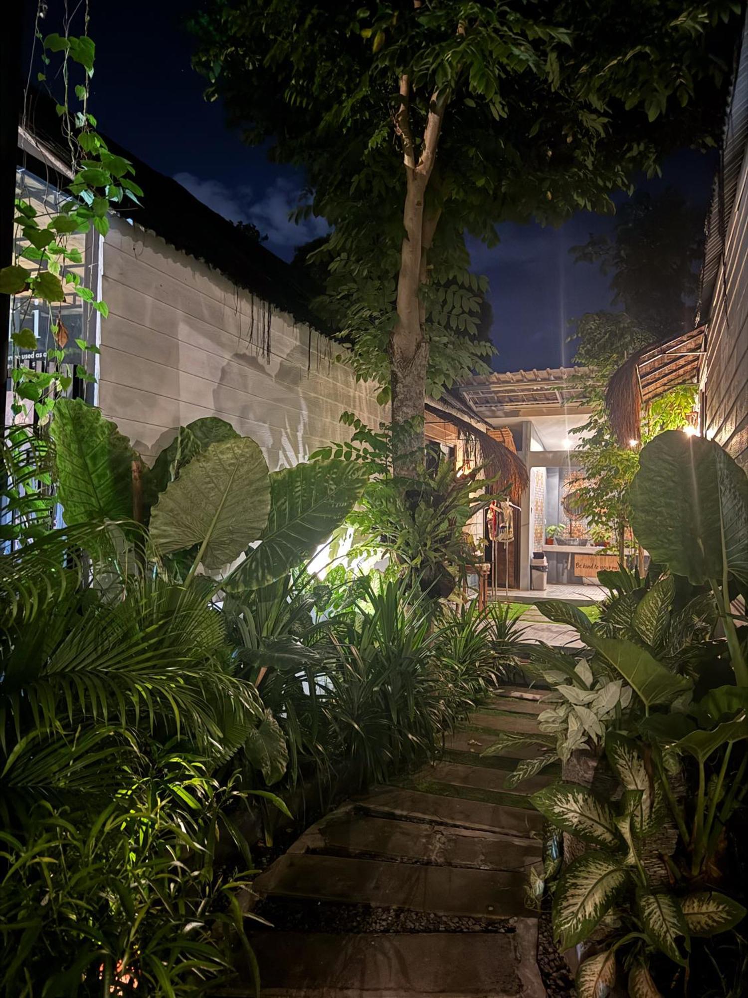 The Jungle Hostel Canggu Exterior foto